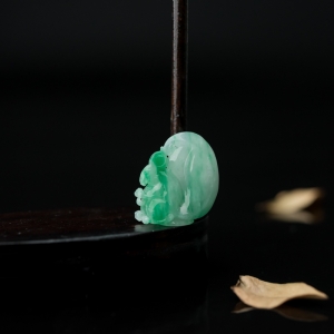 糯种飘翠翡翠福鼠运财吊坠