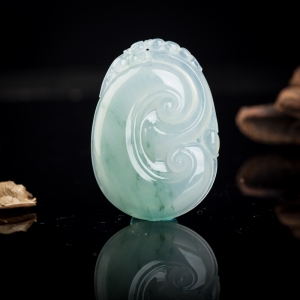 糯冰种飘花翡翠如意吊坠