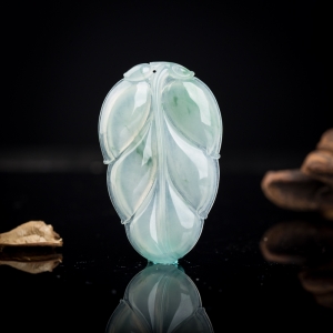 糯冰种飘花翡翠金枝玉叶吊坠