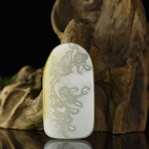 籽料和田白玉喜上眉梢吊坠