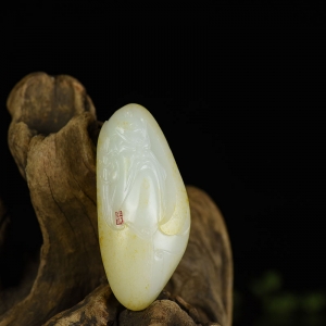 籽料和田白玉关公吊坠