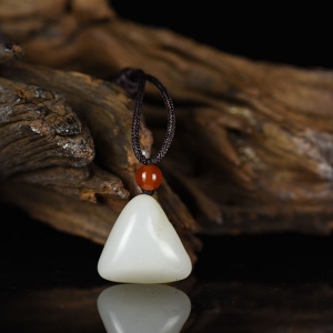 籽料和田白玉原石吊坠