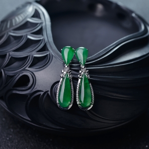 18K冰种阳绿翡翠耳坠