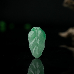 糯冰种飘翠翡翠大业有成吊坠