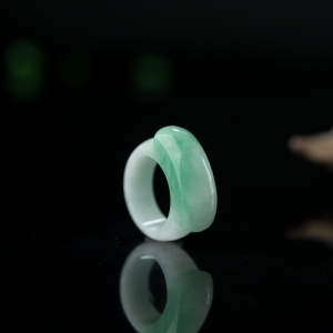 糯种飘翠翡翠戒指