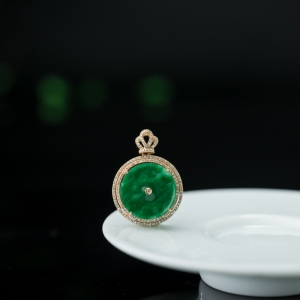 18K糯种翠绿翡翠平安扣吊坠