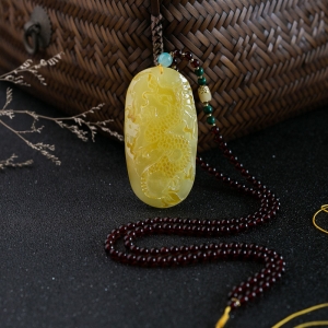 带皮俏色蜜蜡龙吊坠