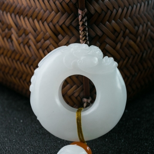 山料和田羊脂白玉貔貅手把件