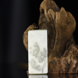 籽料和田白玉年年有余吊坠