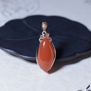 18K樱桃红南红随形吊坠