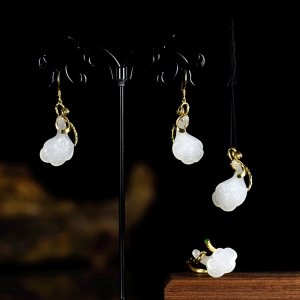 18k金镶籽料和田白玉佳偶天成套装