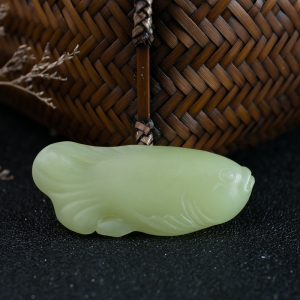 山料和田黄玉年年有余吊坠