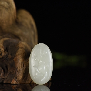 籽料和田白玉蝶恋花吊坠