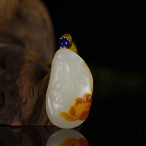 籽料和田白玉蝶恋花吊坠