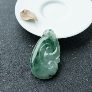糯冰种飘花翡翠如意吊坠