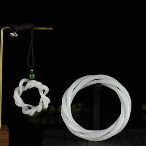 山料和田白玉牵丝套装