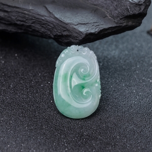 糯种飘翠翡翠如意吊坠