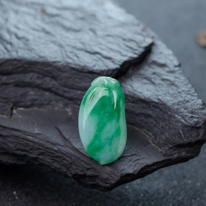 糯种飘翠翡翠福瓜吊坠