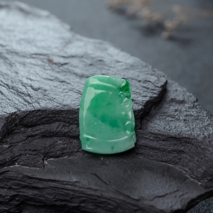 糯种翠色翡翠竹节吊坠