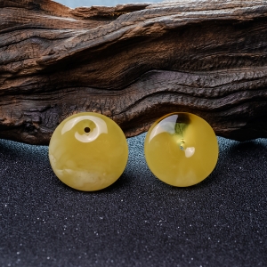 鸡油黄蜜蜡平安扣吊坠（单件）