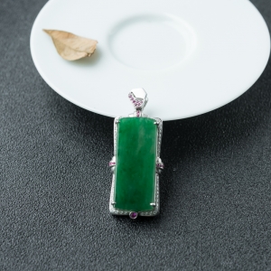 18K糯种翠绿翡翠无事牌吊坠