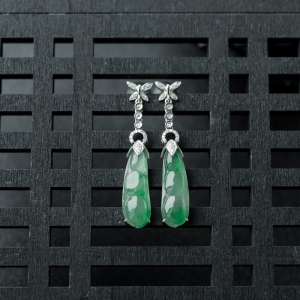 18K糯冰种飘翠翡翠福豆耳坠