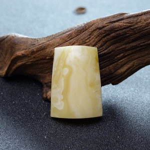 蜜蜡无事牌吊坠