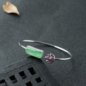 56.5mm18K糯冰种浅绿翡翠手镯