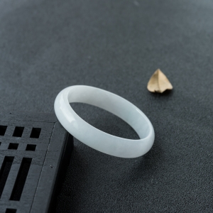 51.5mm糯种翡翠贵妃镯