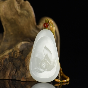 籽料和田白玉幽莲吊坠