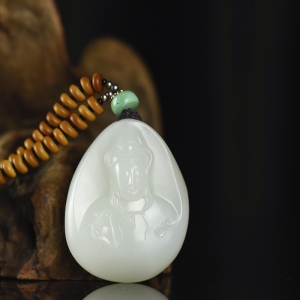 籽料和田白玉观音吊坠