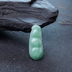糯种豆绿翡翠福豆吊坠