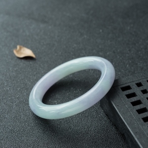 56mm糯种春带彩翡翠圆镯