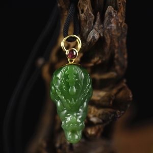 山料和田碧玉龙头吊坠