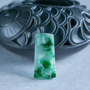 糯种飘翠翡翠一品清廉吊坠