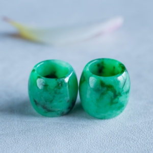 糯种飘花翡翠路路通吊坠（两件）