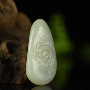 山料和田白玉飞龙在天吊坠