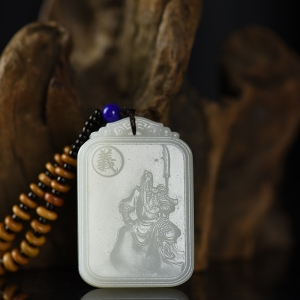 山料和田白玉关公吊坠