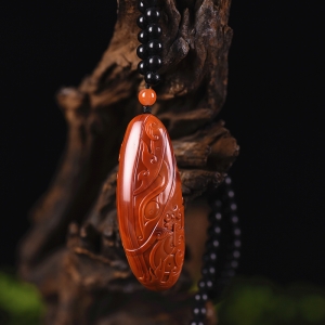 柿子红南红龙凤呈祥吊坠