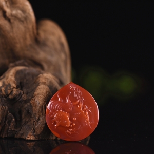 玫瑰红南红年年有余吊坠