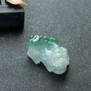 糯种飘翠翡翠貔貅吊坠