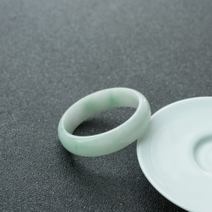 44mm糯种浅绿翡翠童镯