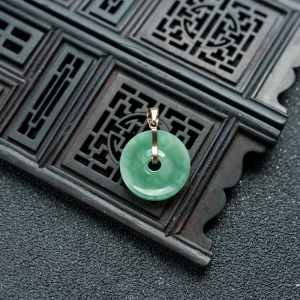 18K糯种浅绿翡翠平安扣吊坠