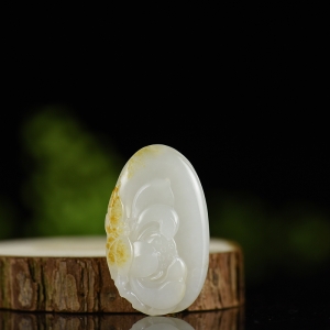 籽料和田白玉蝶恋花吊坠