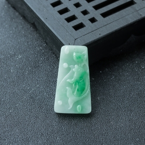 糯种飘翠翡翠年年有余吊坠