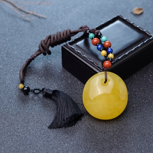 鸡油黄蜜蜡随形吊坠