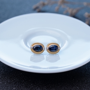 18K蓝色蓝宝石耳钉