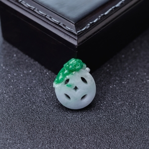 糯种飘翠翡翠貔貅吊坠