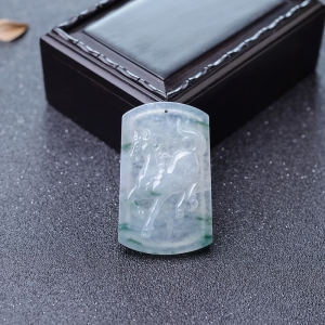 冰种飘花翡翠午马吊坠