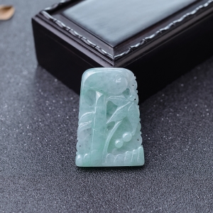 糯种浅绿翡翠竹报平安吊坠